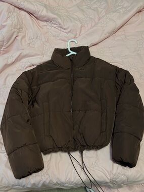 Brown cropped puffer jacket